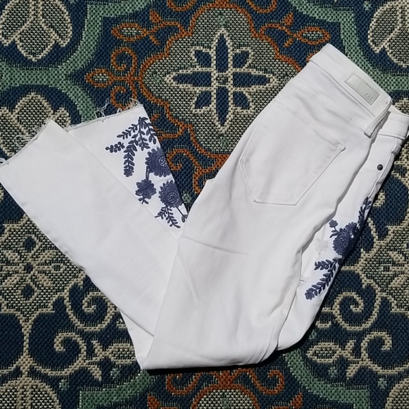 Abercrombie & Fitch Denim - Abercrombie & Fitch Sz 00 White Embroidered Denim
